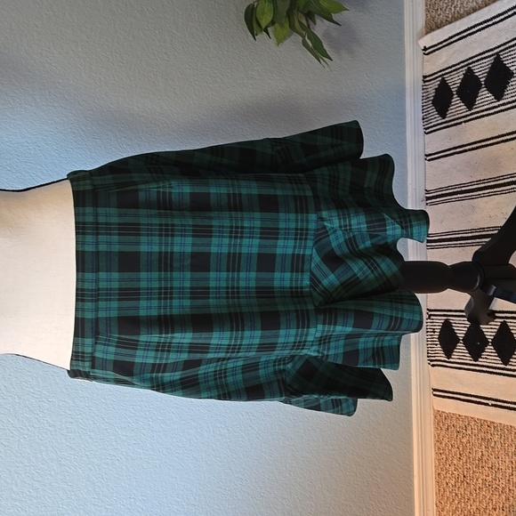 DRAPER JAMES Ruffled Hem Skirt Blackwatch Plaid in Ever Green Tartan Sz 8 Xmas - Picture 4 of 8